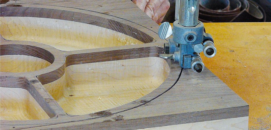 Step-by-step bowl and tray production - cutting the edge