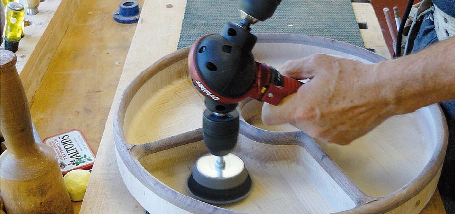 Step-by-step bowl and tray production - sanding