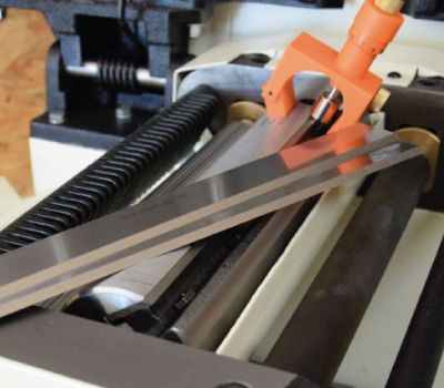 Cutter block fitted with HSS knives