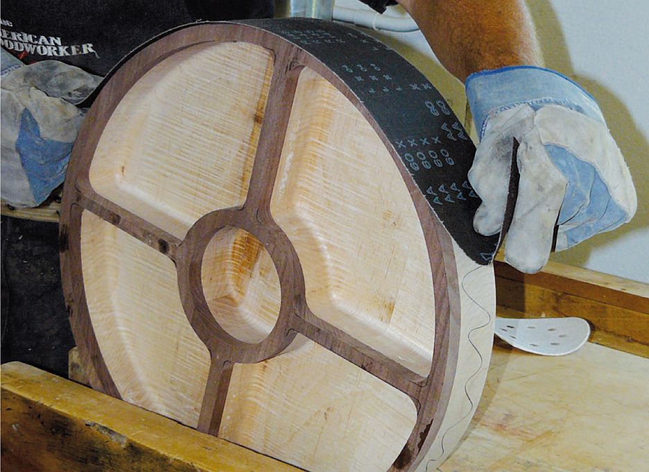 Step-by-step bowl and tray production - sanding the bowl