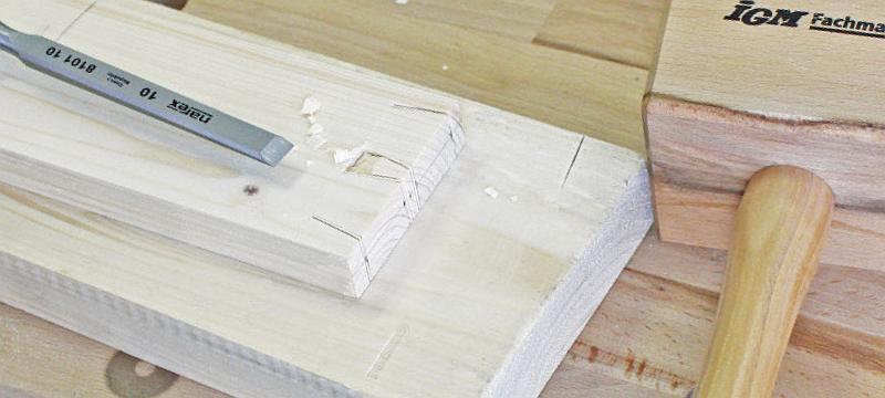Dovetail joint production - cutting out the dovetail